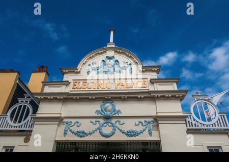 Die Vorderseite des Electric Palace ein eigens erbautes Kino wurde 1911 in Harwich, Essex England eröffnet Stockfoto