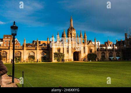 Kings College Cambridge Eingangstor Haus Gebäude aus dem Inneren des Geländes gegenüber Front Court Stockfoto