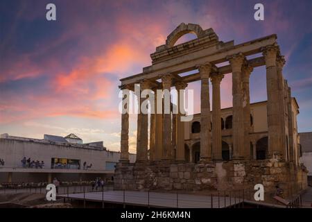 Der römische Tempel der Diana, erbaut in der Zeit der Herrschaft des Kaiser Augustus. Merida, Provinz Badajoz, Extremadura, Spanien. Das Archäologische E Stockfoto