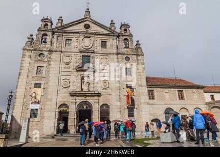 AVILA, SPANIEN - 19. OKTOBER 2017: Kirche Santa Teresa in Avila. Stockfoto