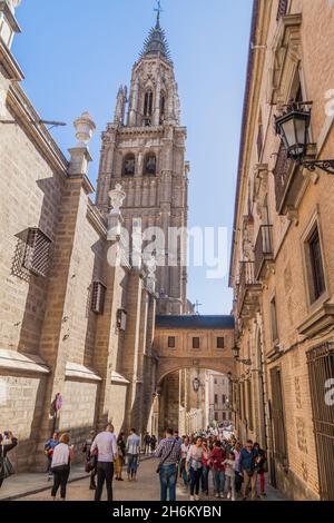 TOLEDO, SPANIEN - 23. OKTOBER 2017: Turm der Kathedrale in Toledo, Spanien Stockfoto