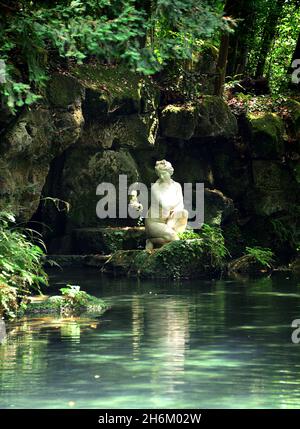 Das Venusbad im Englischen Garten. Der Königspalast von Caserta, erbaut vom Haus der Bourbon-zwei Sizilien als ihre Hauptresidenz als Könige o Stockfoto