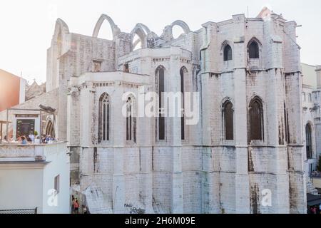 LISSABON, PORTUGAL - 8. OKTOBER 2017: Ehemaliges katholisches Kloster unserer Lieben Frau vom Berg Karmel in Lissabon, Portugal Stockfoto
