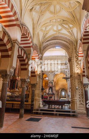 CORDOBA, SPANIEN - 4. NOVEMBER 2017: Innenraum der Moschee Kathedrale Mezquita-Kathedrale von Cordoba, Spanien Stockfoto