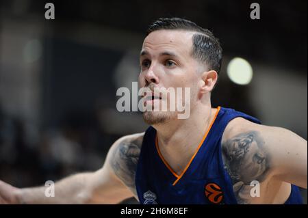 Lyon, Frankreich. November 2021. Lyon, Frankreich, 16. November 2021 Thomas Heurtel (4 Real Madrid) während der regulären Saison der Turkish Airlines EuroLeague Runde 10 zwischen LDLC ASVEL Lyon-Villeurbanne und Real Madrid in der Astroballe Arena in Villeurbanne, Frankreich. Lyubomir Domozetski/SPP Credit: SPP Sport Press Photo. /Alamy Live News Stockfoto