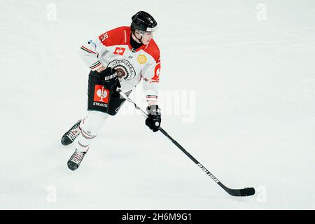 Mannheim, Deutschland. November 2021. Eishockey: Champions League, Adler Mannheim - Frölunda HC, Finalrunde, 16. Runde, erste Etappe, SAP Arena. Frölundas Elmer Söderblom spielt den Puck. Quelle: Uwe Anspach/dpa/Alamy Live News Stockfoto