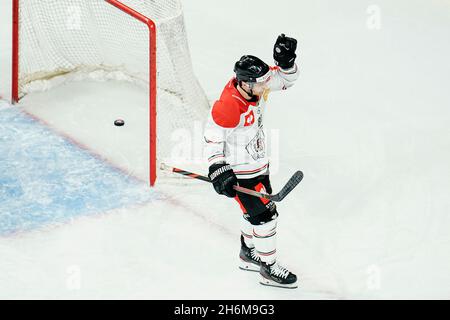 Mannheim, Deutschland. November 2021. Eishockey: Champions League, Adler Mannheim - Frölunda HC, Finalrunde, 16. Runde, erste Etappe, SAP Arena. Ryan Lasch von Frölunda feiert das Tor für 1:3. Quelle: Uwe Anspach/dpa/Alamy Live News Stockfoto