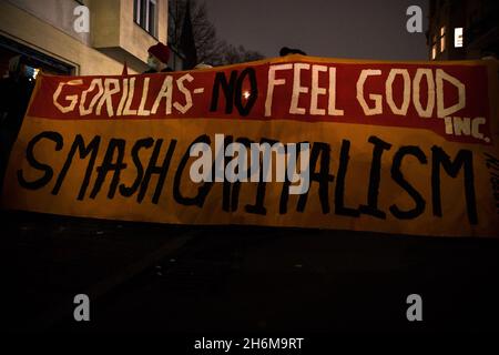 Berlin, Deutschland. November 2021. Mitarbeiter des Gorillas-Zustelldienstes veranstalteten am 16. November 2021 in Berlin einen Protest. (Foto: Michael Kuenne/PRESSCOV/Sipa USA) Quelle: SIPA USA/Alamy Live News Stockfoto