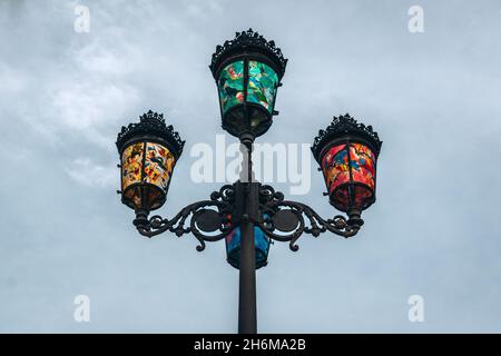 Bunte Gemälde Lampen - blau, rot, grün und gelb Stockfoto