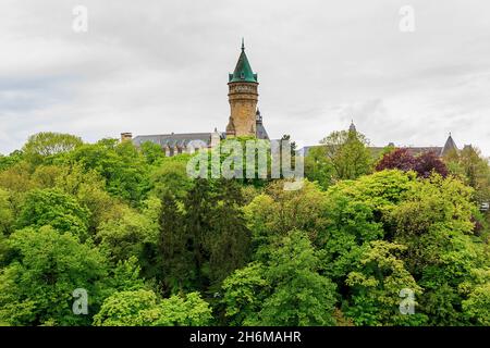 Dies ist ein Hochhaus der luxemburgischen Bank Spuerkeess in der Oberstadt am 15. Mai 2013 in Luxemburg, Luxemburg. Stockfoto