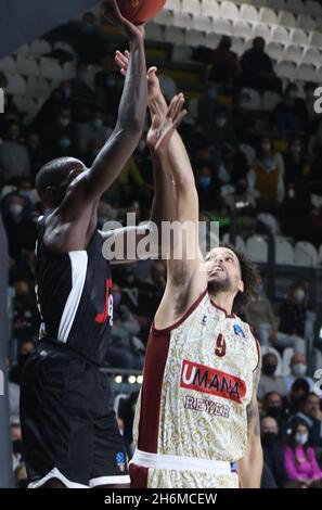 Bologna, Italien. November 2021. Austin Daye (Umana Reyer Venezia) während des Eurocup-Turniermatches Segafredo Virtus Bologna vs. Umana Reyer Venezia in der Virtus Segafredo Arena - Bologna, 16. November 2021 Credit: Independent Photo Agency/Alamy Live News Stockfoto