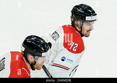 Mannheim, Deutschland. November 2021. Eishockey: Champions League, Adler Mannheim - Frölunda HC, Finalrunde, 16. Runde, erste Etappe, SAP Arena. Patrik Carlsson von Frölunda feiert das Tor mit 1:10. Quelle: Uwe Anspach/dpa/Alamy Live News Stockfoto