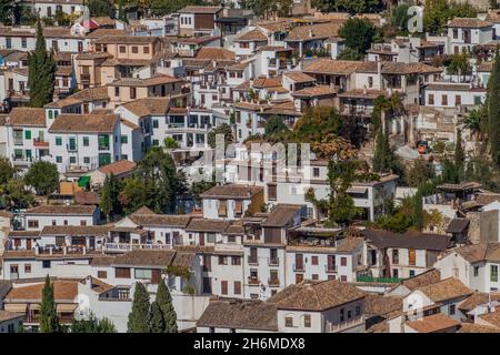 Häuser des Albaycin-Viertels in Granada, Spanien Stockfoto