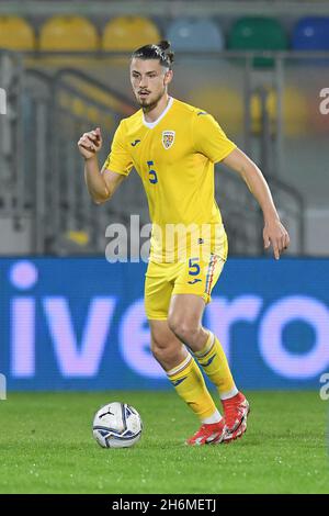 Benito Stirpe Stadium, Frosinone, Italien. November 2021. Friendly Football Match, Italien gegen Rumänien; Radu Dragusin aus Rumänien Credit: Action Plus Sports/Alamy Live News Stockfoto