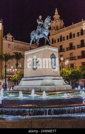 CORDOBA, SPANIEN - 3. NOVEMBER 2017: Denkmal des Gran Capitan Gonzalo Fernandez an der Plaza de las Tendillas, Platz in Cordoba Stockfoto