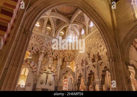 CORDOBA, SPANIEN - 4. NOVEMBER 2017: Innenraum der Moschee Kathedrale Mezquita-Kathedrale von Cordoba, Spanien Stockfoto