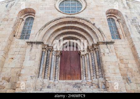 Portal der Kirche Igreja de Santiago (Sao Tiago) in Coimbra, Portugal Stockfoto