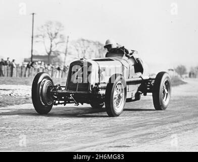 1488 ccm Supercharged ERA R11B im Donington Park bei Derby, 1. April 1939 mit dem Hon Peter Aitken. British Empire Trophy-Rennen, organisiert vom BRDC. Foto von T W Green, der damals Pressefotograf des Nottingham Journal war. Stockfoto