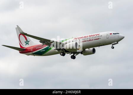 Royal Air Maroc Boeing 737 800 Airliner Jet-Flugzeug CN-ROU Landung am Flughafen London Heathrow, London, Großbritannien. Marokkanische nationale Fluggesellschaft. Finale zu landen Stockfoto