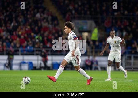 Cardiff, Wales, Großbritannien. November 2021. Axel Witsel aus Belgien beim Gruppenqualifikationsspiel der Weltmeisterschaft 2022 zwischen Wales und Belgien im Cardiff City Stadium. Kredit: Mark Hawkins/Alamy Live Nachrichten Stockfoto