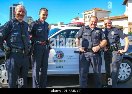 Polizisten mit Fahrzeug, Marina del Rey, Los Angeles, California, Vereinigte Staaten von Amerika Stockfoto