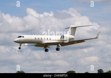 Gulfstream Aerospace C-37A Gulfstream V (G-V) Executive Jet-Flugzeug 70401 der US Air Force landet bei RAF Fairford, Großbritannien. USAF 99th AB dem 89th AW Stockfoto