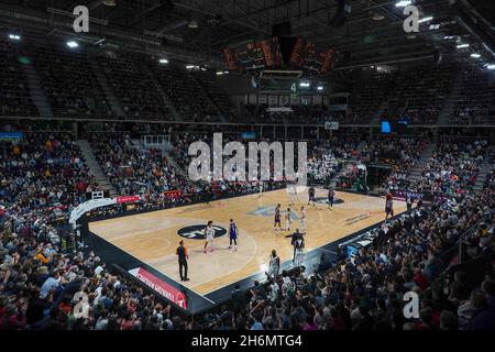 Lyon, Frankreich. November 2021. Lyon, Frankreich, 16. November 2021 Eine Gesamtansicht der Arena während der EuroLeague-Saison-Runde 10 zwischen LDLC ASVEL Lyon-Villeurbanne und Real Madrid in der Astroballe Arena in Villeurbanne, Frankreich. Lyubomir Domozetski/SPP Credit: SPP Sport Press Photo. /Alamy Live News Stockfoto