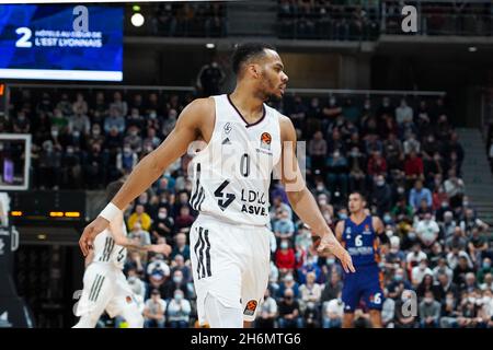 Lyon, Frankreich. November 2021. Lyon, Frankreich, 16. November 2021 Elie Okobo (0 LDLC ASVEL) während der EuroLeague-Saison-Runde 10 zwischen LDLC ASVEL Lyon-Villeurbanne und Real Madrid in der Astroballe Arena in Villeurbanne, Frankreich. Lyubomir Domozetski/SPP Credit: SPP Sport Press Photo. /Alamy Live News Stockfoto