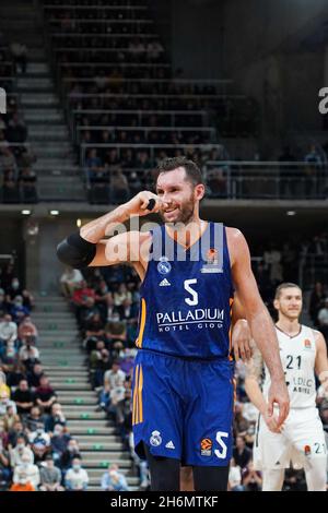 Lyon, Frankreich. November 2021. Lyon, Frankreich, 16. November 2021 Rudy Fernandez (5 Real Madrid) lächelt während der EuroLeague-Saison-Runde 10 zwischen LDLC ASVEL Lyon-Villeurbanne und Real Madrid in der Astroballe Arena in Villeurbanne, Frankreich. Lyubomir Domozetski/SPP Credit: SPP Sport Press Photo. /Alamy Live News Stockfoto