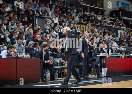 Lyon, Frankreich. November 2021. Lyon, Frankreich, 16. November 2021 Pablo Laso (Head Coach Real Madrid) während des EuroLeague-Spiels der Turkish Airlines in der Astroballe Arena in Villeurbanne, Frankreich, in der 10. Runde zwischen LDLC ASVEL Lyon-Villeurbanne und Real Madrid. Lyubomir Domozetski/SPP Credit: SPP Sport Press Photo. /Alamy Live News Stockfoto