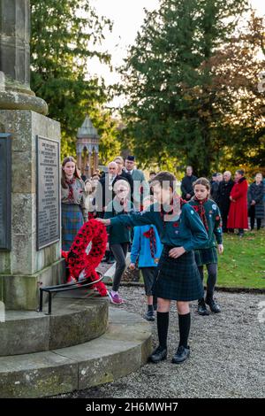 FOCHABERS, MORAY, SCHOTTLAND - 14. NOVEMBER 2021: Dies ist eine Szene aus Village Remembrance in Fochabers, Moray, Schottland am Sonntag, 14. November 2021. Stockfoto