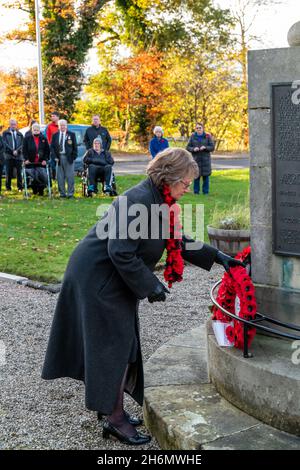 FOCHABERS, MORAY, SCHOTTLAND - 14. NOVEMBER 2021: Dies ist eine Szene aus Village Remembrance in Fochabers, Moray, Schottland am Sonntag, 14. November 2021. Stockfoto