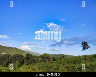 Khasi Hills ist eine niedrige Gebirgsformation auf dem Shillong Plateau im indischen Bundesstaat Meghalaya Stockfoto