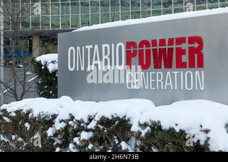 Toronto, ON, Kanada - 08. Januar 2021: Blick auf die Vorzeichen von Ontario Power Generation am Hauptsitz in Toronto im Winter. OPG ist ein Unternehmen der Crown Corporation Stockfoto