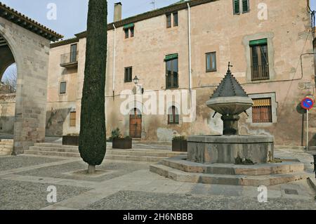 Der alte Fischmarkt von Castellón de Ampurias befindet sich in der katalanischen Region Alto Ampurdán, Provinz Gerona, Katalonien, Spanien Stockfoto