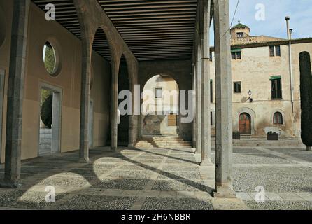 Der alte Fischmarkt von Castellón de Ampurias befindet sich in der katalanischen Region Alto Ampurdán, Provinz Gerona, Katalonien, Spanien Stockfoto