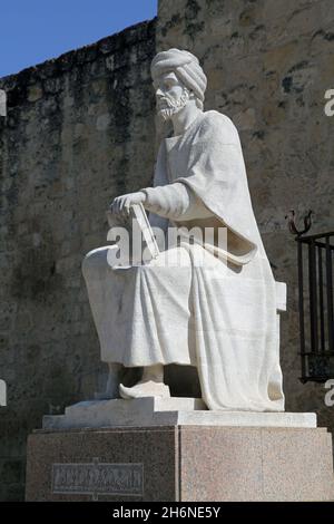 Statue von Abu Al Walid Muhammad Ibn Ruchd Averroes.Cordoba Spanien. (Averroës) (1126-1198) spanischer Arzt, Philosoph, Astronom und Jurist Stockfoto