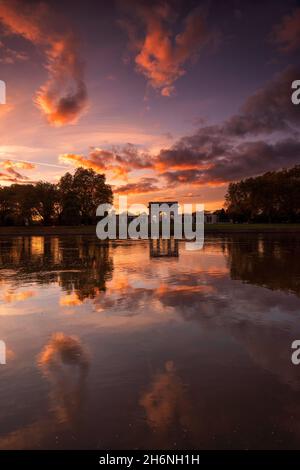 Sonnenuntergänge im Fluss Trent am Victoria Embankment, Nottingham Nottinghamshire England Stockfoto