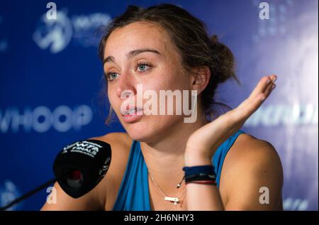 Paula Badosa aus Spanien spricht nach dem Halbfinale beim Akron WTA Finale 2021 Guadalajara, Masters WTA Tennisturnier am 16. November 2021 in Guadalajara, Mexiko - Foto: Rob Prange/DPPI/LiveMedia Stockfoto