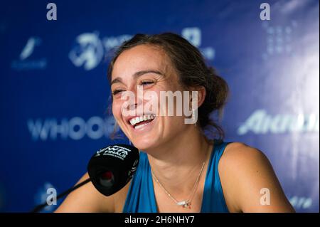 Paula Badosa aus Spanien spricht nach dem Halbfinale beim Akron WTA Finale 2021 Guadalajara, Masters WTA Tennisturnier am 16. November 2021 in Guadalajara, Mexiko - Foto: Rob Prange/DPPI/LiveMedia Stockfoto