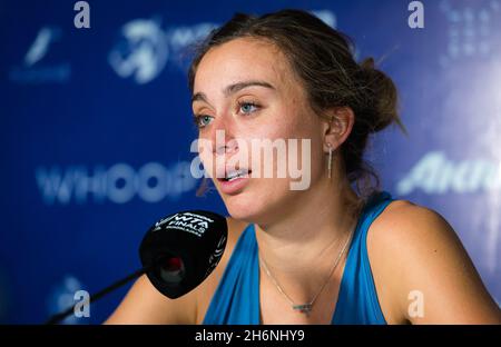 Paula Badosa aus Spanien spricht nach dem Halbfinale beim Akron WTA Finale 2021 Guadalajara, Masters WTA Tennisturnier am 16. November 2021 in Guadalajara, Mexiko - Foto: Rob Prange/DPPI/LiveMedia Stockfoto