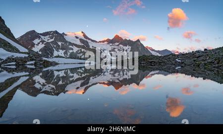 Wilder Freiger, Sonnenaufgang, Bergsee, Mairspitze, Stubaital, Tirol, Österreich Stockfoto