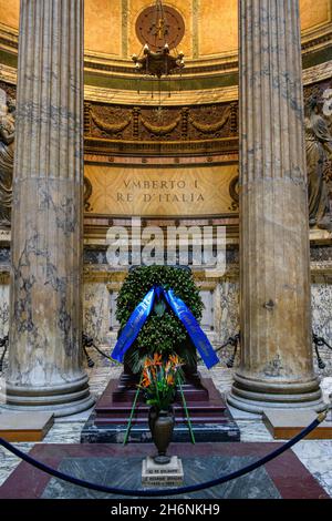 Grab des Königs Umberto I. von Italien im antiken römischen Tempel Pantheon, Rom, Latium, Italien Stockfoto