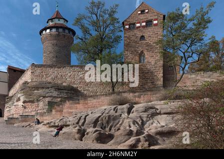 Sinwell Turm und Burgkapelle der Kaiserburg, Nürnberg, Mittelfranken, Bayern, Deutschland Stockfoto