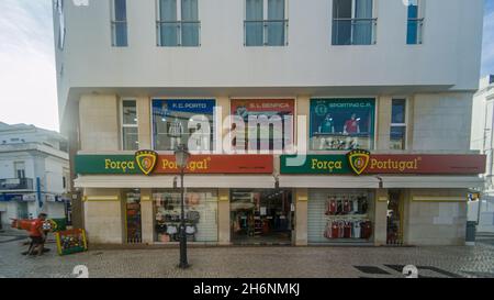 LAGOS, PORTUGAL - 23. September 2021: Der Laden der portugiesischen Fußballnationalmannschaft in Lagos, Portugal Stockfoto