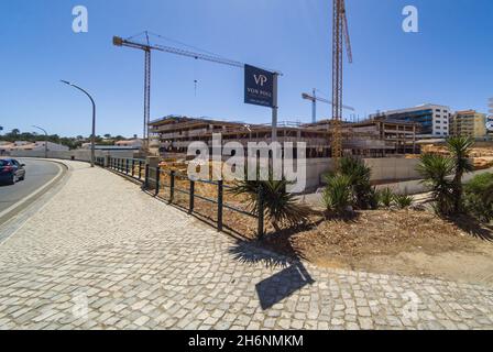 LAGOS, PORTUGAL - 23. Sep 2021: Eine Baustelle in der Stadt Lagos, Portugal Stockfoto