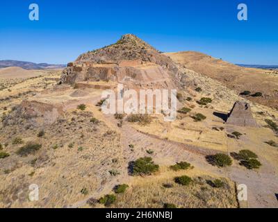 Luftaufnahme der archäologischen Stätte La Quemada, auch bekannt als Chicomoztoc, Zacatecas, Mexiko Stockfoto