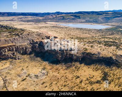 Luftaufnahme der archäologischen Stätte La Quemada, auch bekannt als Chicomoztoc, Zacatecas, Mexiko Stockfoto