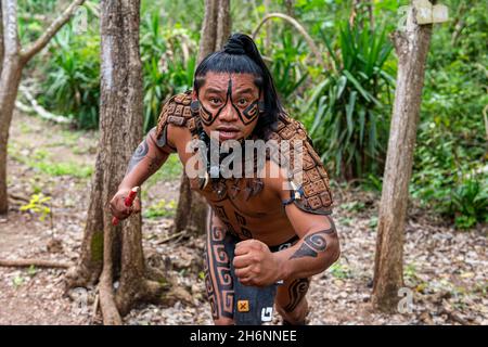 Maya gekleidet indianer, Yucatec-Maya archäologische Stätte, EkÊ¼ Balam, Yucatan, Mexiko Stockfoto