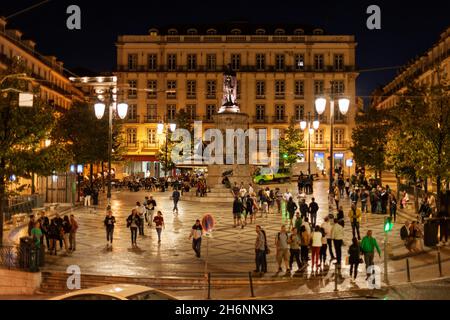 Praca Luis de Camaees, Nachtleben in Bairro Alto, Lissabon, Portugal Stockfoto